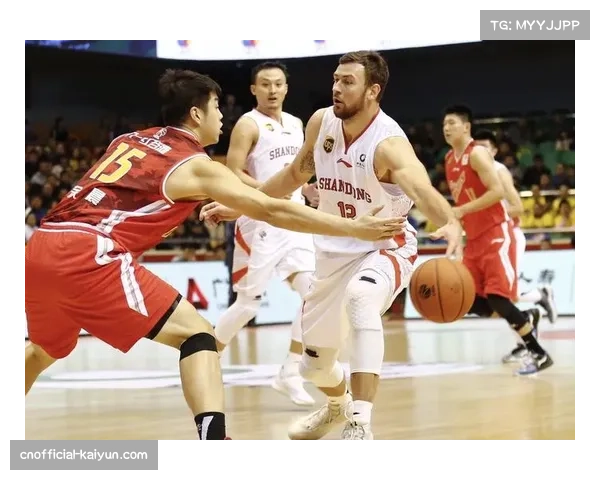 山东男篮不敌肯塔基三人上双难救主两核心疲态尽显鞠维松压力陡增